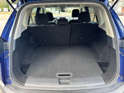 Used 2023 Nissan Rogue SV image 12