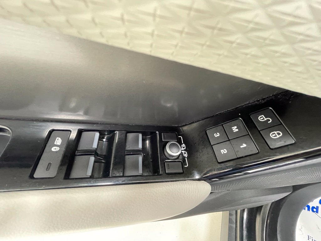 Used 2019 Land Rover Range Rover Velar S AWD/4WD image 15