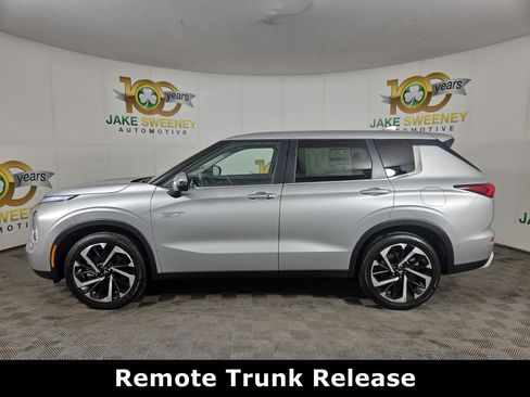 New 2025 Mitsubishi Outlander SE image 4