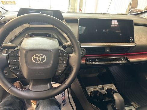 Used 2024 Toyota Prius Prime SE image 12