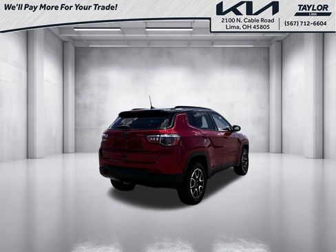 Used 2025 Jeep Compass Trailhawk AWD/4WD image 2