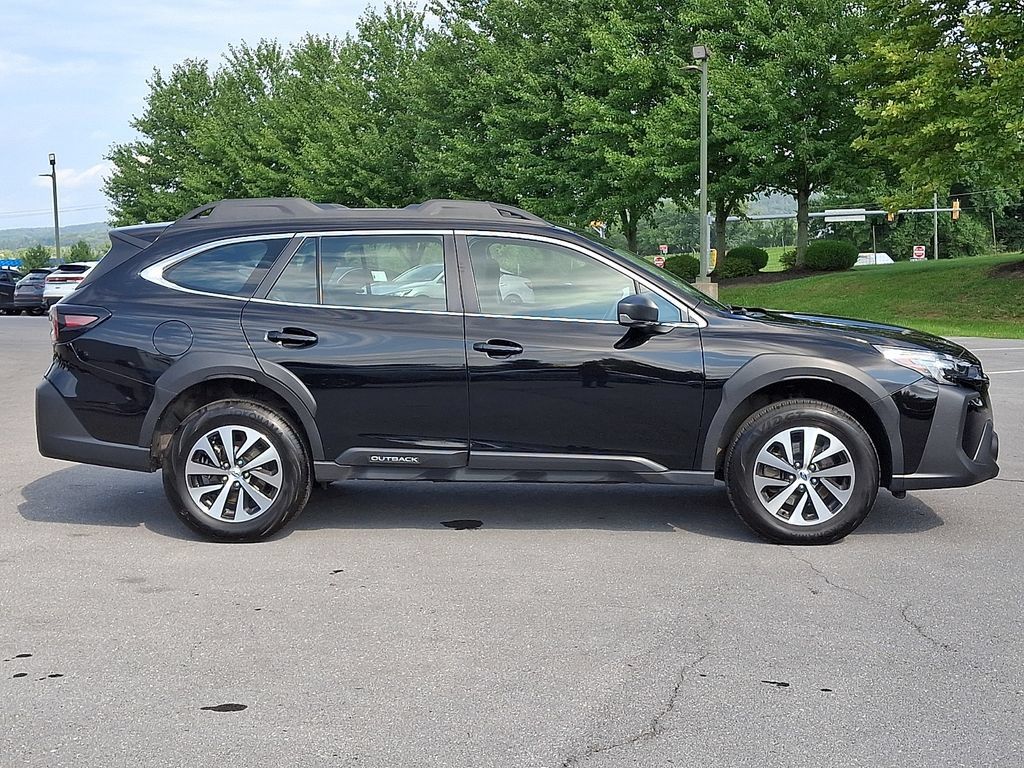 Used 2025 Subaru Outback AWD/4WD image 9