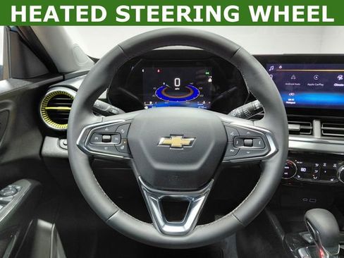 Used 2025 Chevrolet Trax LT w/ LT Convenience Package image 5