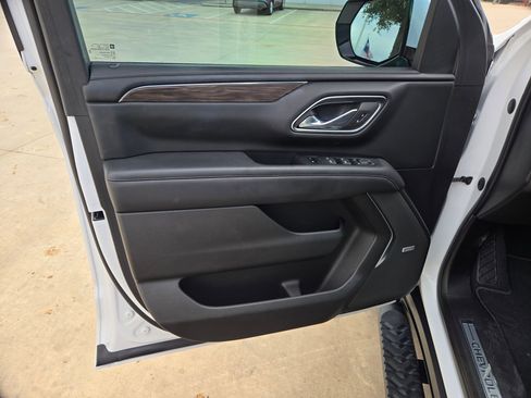 Used 2023 Chevrolet Tahoe Z71 w/ Luxury Package image 11