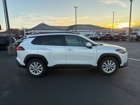 Certified 2023 Toyota Corolla Cross LE image 9