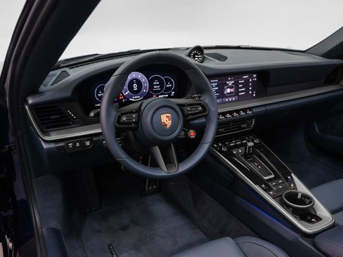 Used 2025 Porsche 911 Carrera image 37