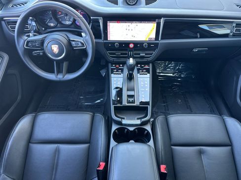 Certified 2025 Porsche Macan image 6