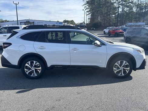 Used 2022 Subaru Outback Limited image 9