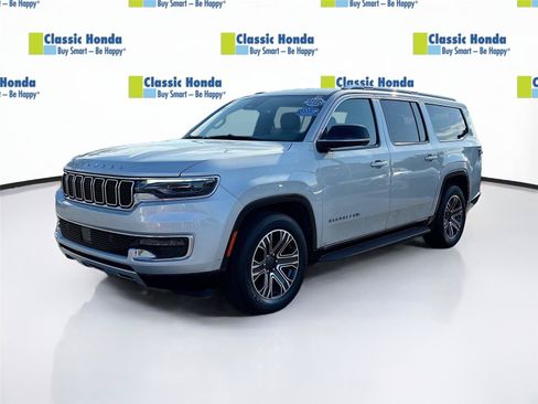 Used 2024 Jeep Wagoneer L Series II RWD image 3