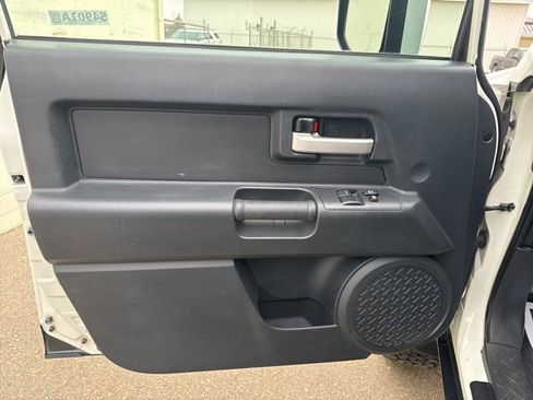 Used 2011 Toyota FJ Cruiser 4WD w/ Convenience Pkg image 14