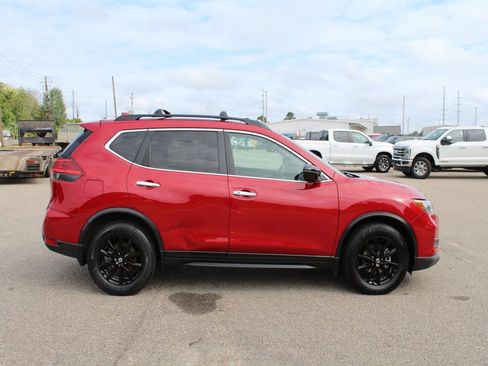 Used 2017 Nissan Rogue SV w/ Midnight Edition image 9