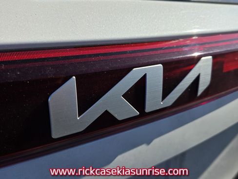 Used 2025 Kia Seltos EX FWD image 8