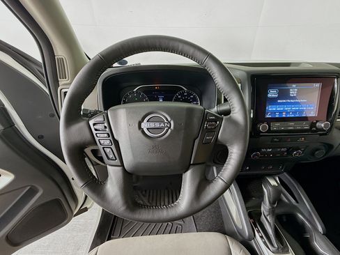 Used 2023 Nissan Frontier SV RWD image 11