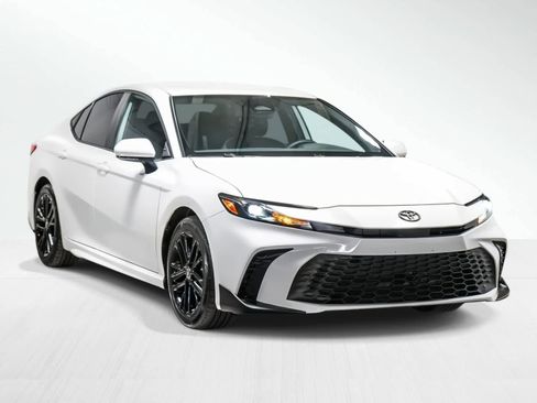 Used 2026 Toyota Camry SE image 6