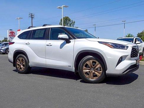 Used 2023 Toyota Highlander Bronze Edition AWD/4WD image 4