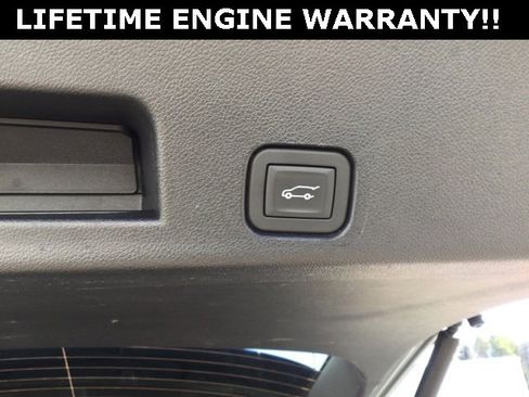 Used 2025 Chevrolet Traverse LT image 27