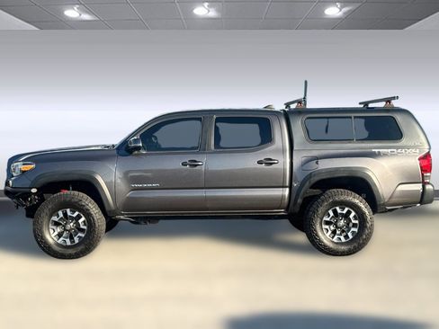 Used 2017 Toyota Tacoma TRD Pro image 2