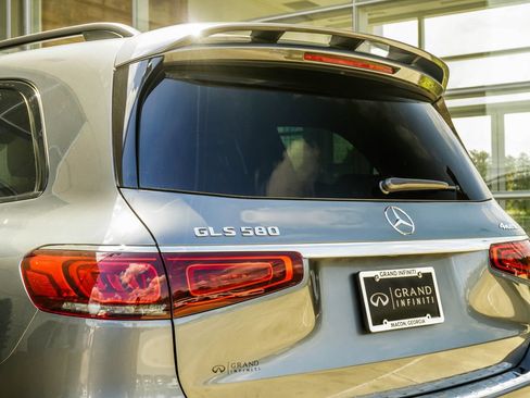 Used 2023 Mercedes-Benz GLS 580 4MATIC image 12