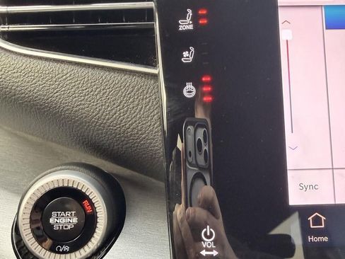 Used 2025 Jeep Wagoneer L 4WD image 25