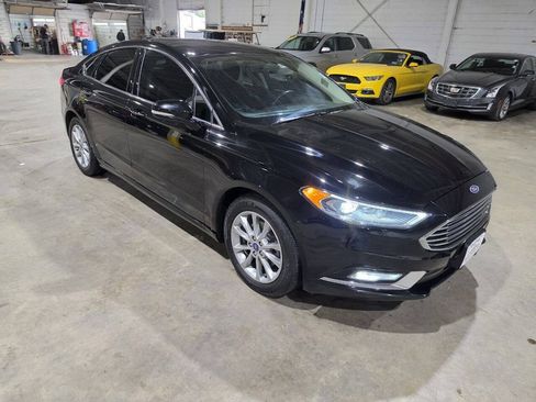 Used 2017 Ford Fusion SE w/ Fusion SE Technology Package FWD image 19