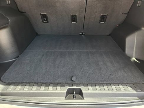 Used 2022 Chevrolet Equinox RS FWD image 32
