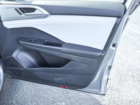 New 2025 Volkswagen Taos SE image 45