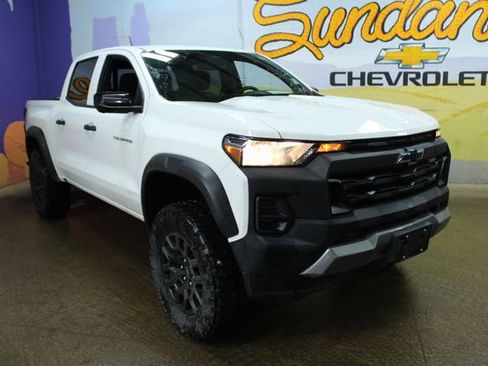 Used 2024 Chevrolet Colorado Trail Boss w/ Technology Package AWD/4WD image 3
