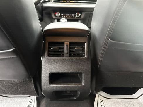 Used 2024 Mitsubishi Outlander SE AWD/4WD image 16