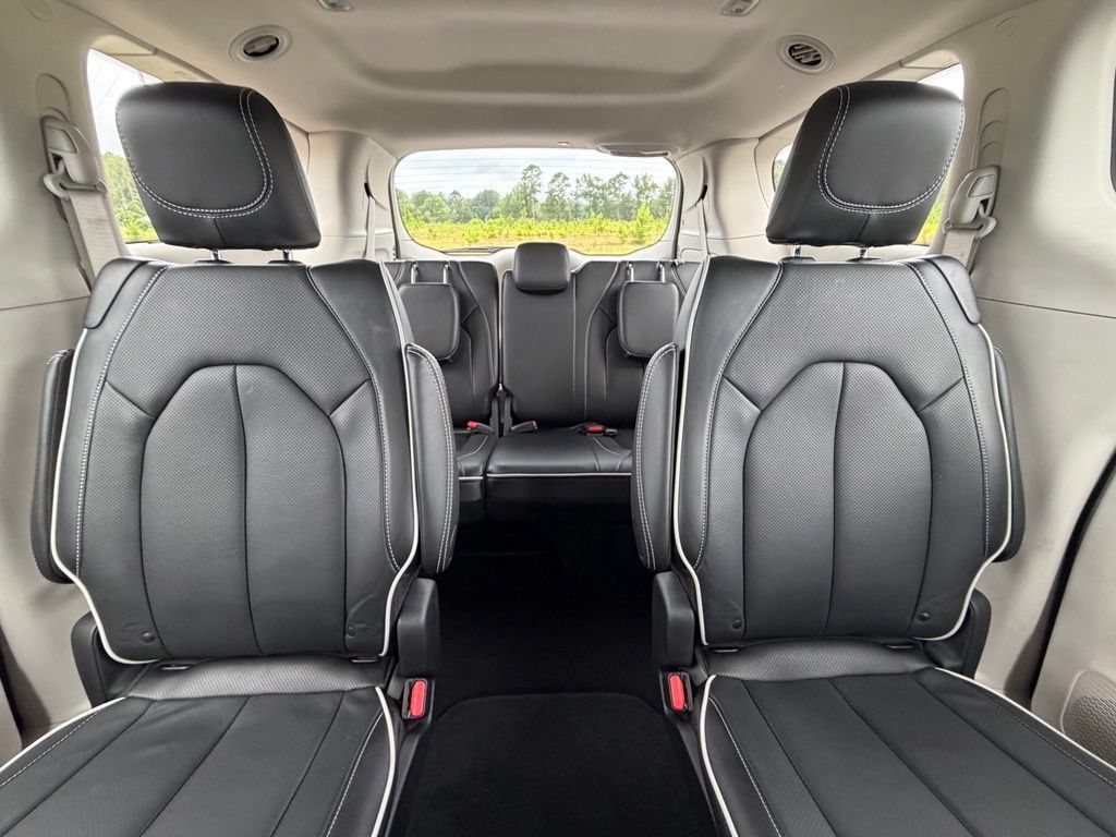 Used 2024 Chrysler Pacifica Limited FWD image 45
