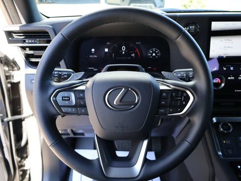 Used 2026 Lexus GX 550 w/ Accessory Package (2T) AWD/4WD image 32
