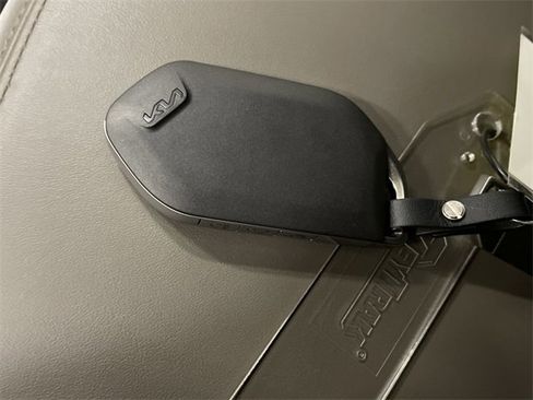 Used 2025 Kia Carnival image 35