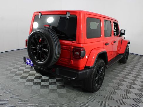 Used 2025 Jeep Wrangler Unlimited Sahara AWD/4WD image 23
