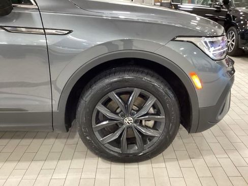 Used 2024 Volkswagen Tiguan SE w/ Panoramic Sunroof Package FWD image 10