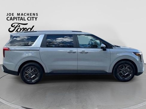 Used 2025 Kia Carnival EX FWD image 6