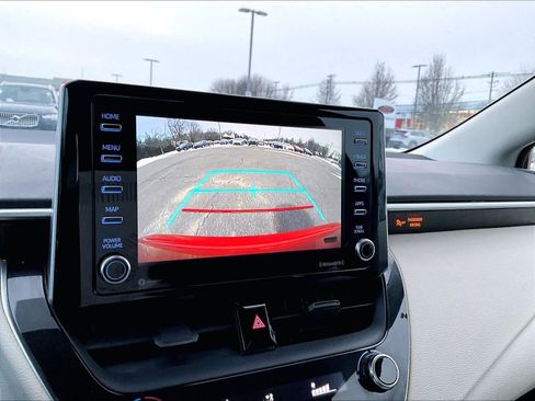 Used 2021 Toyota Corolla LE image 19