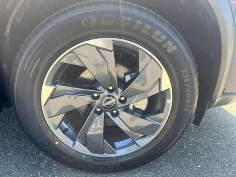 Used 2025 Nissan Rogue SV FWD image 32