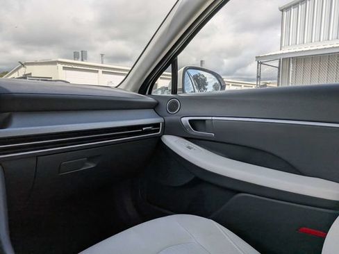 Used 2025 Hyundai Sonata SEL FWD image 12