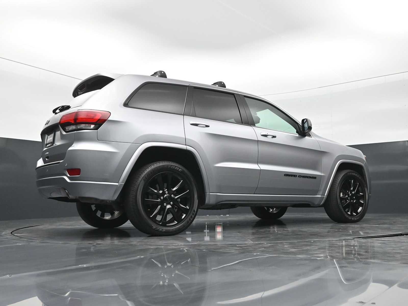Used 2019 Jeep Grand Cherokee Altitude AWD/4WD image 41