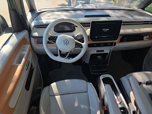 Used 2025 Volkswagen ID. Buzz 1st Edition RWD image 5