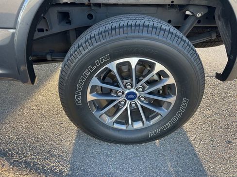 Used 2019 Ford F150 Lariat image 18