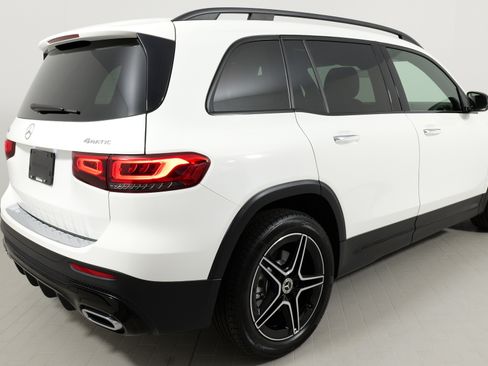 Used 2021 Mercedes-Benz GLB 250 4MATIC image 10