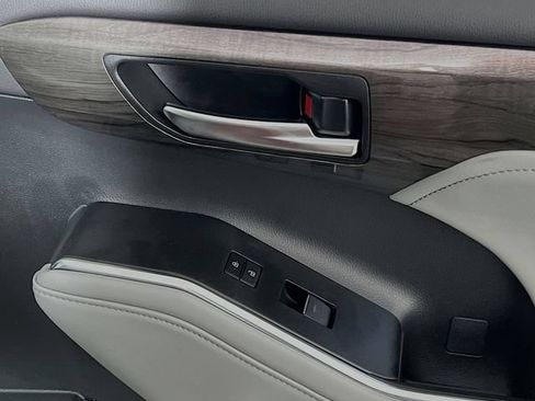 New 2026 Toyota Highlander Platinum AWD/4WD image 28