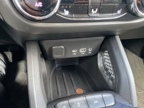 Used 2021 Chevrolet TrailBlazer LT w/ Convenience Package FWD image 37