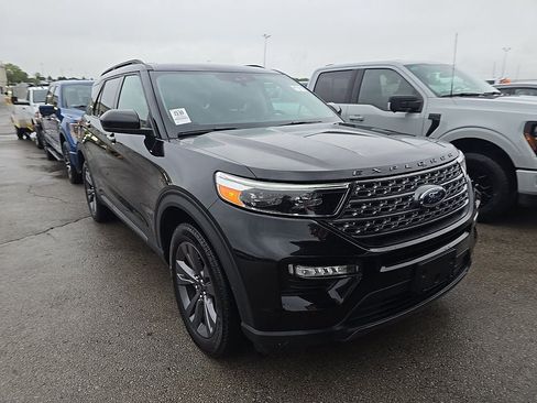 Used 2024 Ford Explorer XLT w/ Equipment Group 202A AWD/4WD image 3
