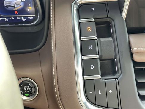 Certified 2024 Chevrolet Suburban High Country image 22