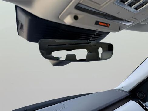 New 2025 Land Rover Discovery S image 25