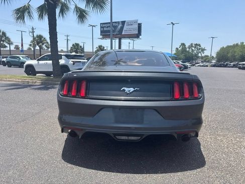 Used 2017 Ford Mustang Coupe RWD image 4