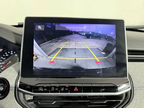 Used 2024 Jeep Compass Latitude image 17