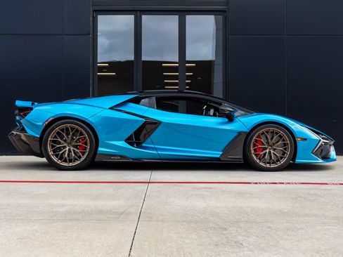 Used 2026 Lamborghini Revuelto AWD/4WD image 11