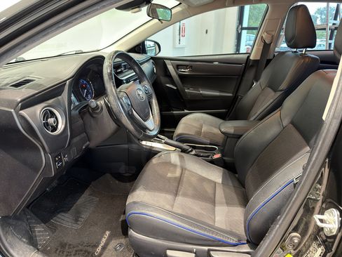 Used 2018 Toyota Corolla SE FWD image 12